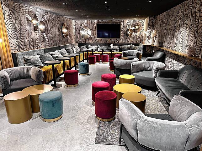 Die gemütliche Sofa-Lounge lädt zum Chillen ein.