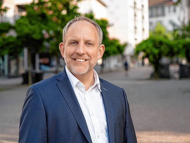 Simon Blümcke, Oberbürgermeister der Stadt Friedrichshafen. Hier ist der Konzernsitz von ZF angesiedelt. Der parteilose Blümcke ist Chef ...