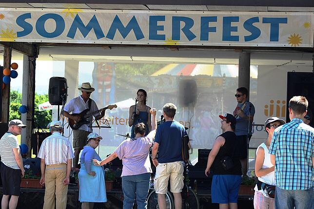 Bild 23: Der erste Tag des Sommerfestes des St. Josefhauses in Herten in Bildern