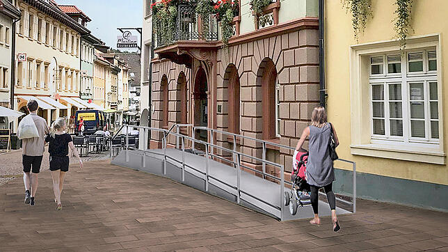 Mit Rampe: Die Stadtverwaltung plant vor dem Haupteingang in der Fußgängerzone eine Rampe zu bauen.