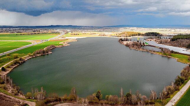 Schwimmt in diesem Bereich des Riedsees, der auf Hüfinger Gebiet liegt, bald eine Photovoltaikanlage? Entsprechende Pläne werden derzeit ...