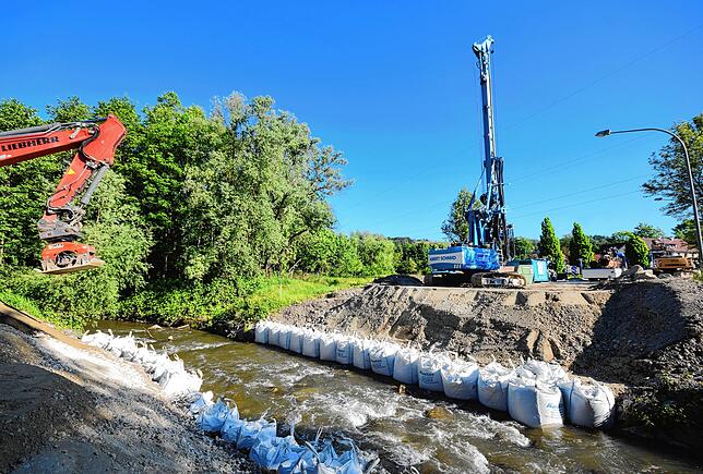 Bild 11: Abriss und Neubau: Ein Rückblick in 20 Bildern auf die Brücken-Großbaustelle auf der B313 vor dem Stockacher Rißtorf-Kreisel