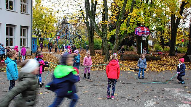 Nur Elern, die in kritischen Berufen arbeiten, können auf eine Notbetreuung während der Schulschließungen hoffen.