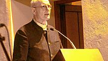Einen denkwürdigen Vortrag hält Thomas Schwartz zum aktuellen Thema „Warum zu Europa Ost und West gehören“. Fotos: Siegfried Kouba