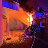 Die Einsatzkräfte konnten ein Übergreifen der Flammen auf ein Wohnhaus verhindern.