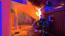 Die Einsatzkräfte konnten ein Übergreifen der Flammen auf ein Wohnhaus verhindern.