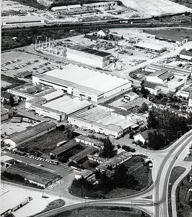 Blick von oben auf das Firmengelände im Jahr 1975.
