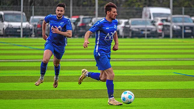 Torfabrik: Fabio Merz (vorn) hatte mit seinen vier Toren für den FC Geißlingen einen entscheidenden Anteil am 6:3-Erfolg beim SV Eggingen.