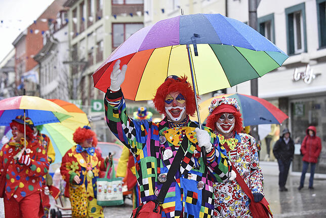Bild 1: Bilder vom bunten Treiben am Fasnetsmontag in Villingen (2)