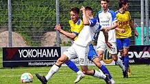 Stefan Haselwander (vorne) vom FC Radolfzell hat mit seiner Mannschaft ein neues Saisonziel vor Augen.