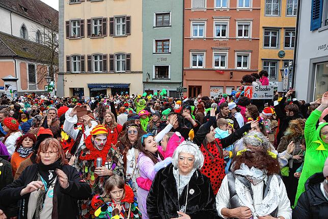 Bild 18: Bunt, bunter, Konstanzer Fasnacht: So fantasievoll geht es auf dem Münsterplatz zu