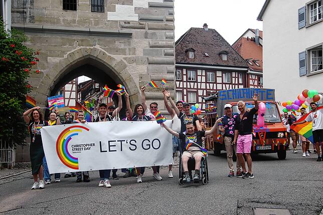 Bild 9: Der Überlinger CSD in Bildern, und dazwischen eine kleine Gruppe AfD