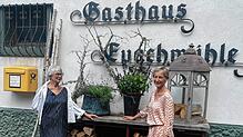 Gabriele Späth (links) von der „Eyachmühle“ findet Wildfleisch von zu Tode gehetzten Tieren nicht gerade genießbar.