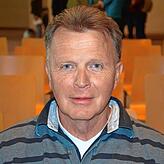 Wie viele Bürger will sich auch Manfred Kaeser in der Willaringer Festhalle über das Bürgerwindrad in Rickenbach informieren.