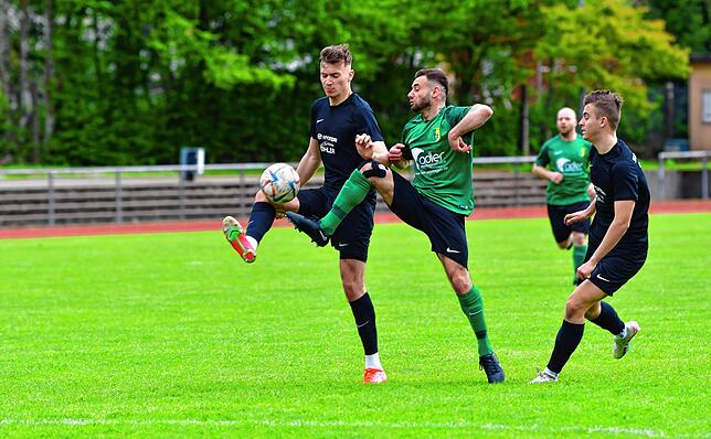 Bild 11: SV Herten setzt sich mit 4:2 bei der SG FC Wehr/Brennet durch &ndash; und wir haben Bilder!