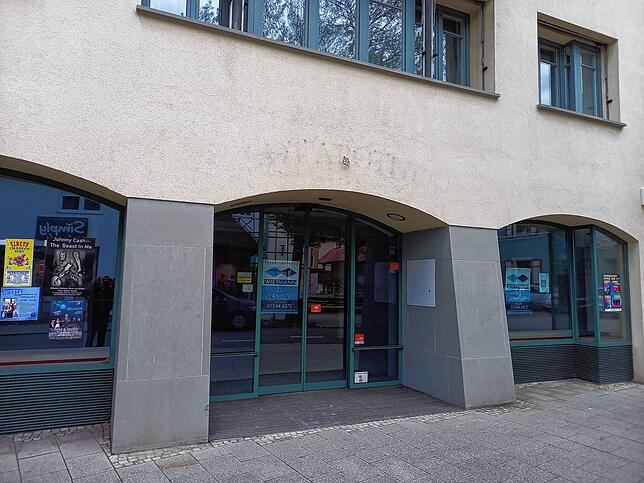 Seit eineinhalb Jahren ein Leerstand: In dem Laden in der Hauptstraße war früher eine Filiale der Bäckerei Ulmer.