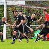 Siegesjubel: In der Nachspielzeit erzielte Tolga Polat (Mitte) per Kopf den 2:1-Siegtreffer für den FC Wallbach gegen den FC Tiengen 08.