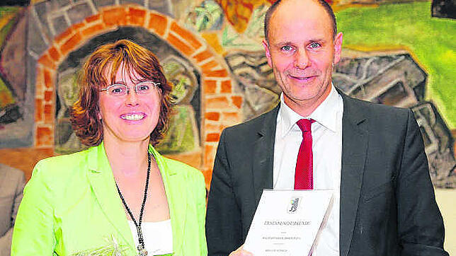 Ute Seifried bei ihrer Verpflichtung vor fünf Jahren mit OB Bernd Häusler.