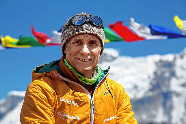 Bergsteiger Ralf Dujmovits 2019 im Everest Gebiet kurz vor dem Passübergang Renjo La.