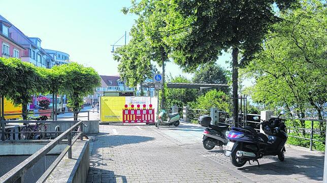 Lange Zeit Baustellenlager, jetzt wieder Parkplatz für Zweiräder: Der Bereich am Parkplatz am See ist wieder nutzbar. Bild: Andreas ...