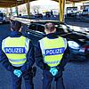 Einreisekontrollen werden nach wie vor stichprobenartig vorgenommen, daran soll sich auch nichts ändern. Wer ab Sonntag aus einem ...