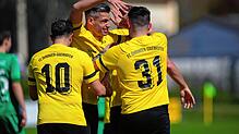Viel Grund zum Jubeln hatte der Bezirksliga-Spitzenreiter vom Bodensee. Die Spieler des FC Öhningen-Gaienhofen feierten einen 5:2-Sieg ...