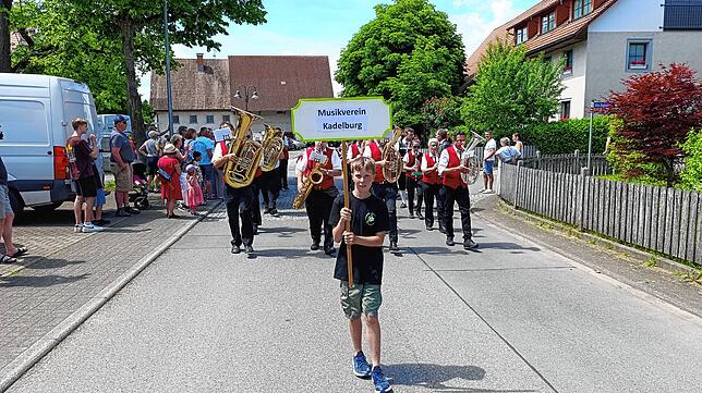 Bild 11: Festumzug am Gmeindshus Oberlauchringen – Höhepunkt des 4-tägigen Bezirksmusikfest