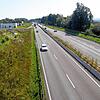 (Archivbild) Der Blick von der Kindlebildbrücke auf die Bundesstraße. Hier muss knapp eine Woche lang jeweils eine Fahrspur gesperrt werden.