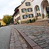 Auf 18 Zentimeter soll der Bordstein an der Haltestelle Rathaus-Wangen angehoben werden. Das finden nicht alle gut.