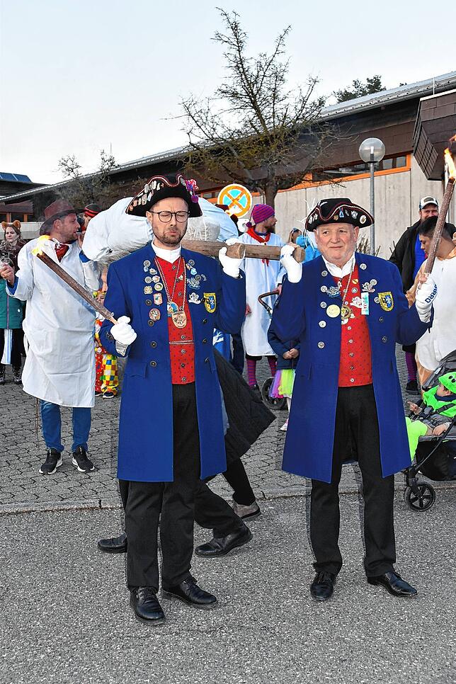 Bild 28: Narren feiern Rosenmontag mit Kindernachmittag und Fackelzug