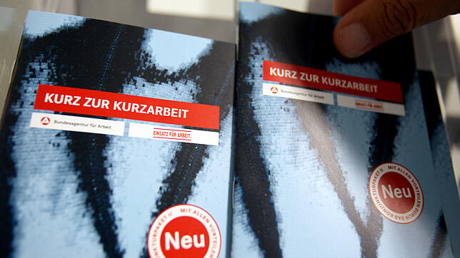 Broschüre zum Thema Kurzarbeit der Agentur für Arbeit. Die wenigsten Unternehmen in Südbaden haben bislang Kurzarbeit angemeldet. Viele ...