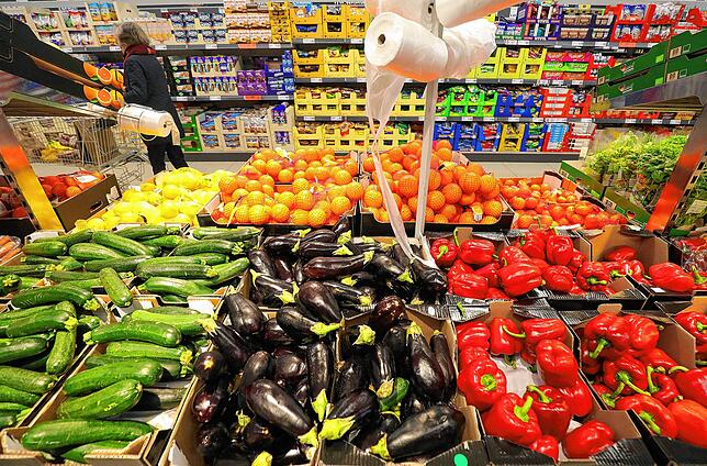 Immer frisch und saftig, aber auch zunehmend teuer: Obst und Gemüse im Supermarkt.