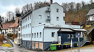 Ein ehemaliges Hotel an der Wallfahrtsstraße in Triberg ist nun versteigert worden. Für 510.000 Euro gab es den sofortigen Zuschlag. ...
