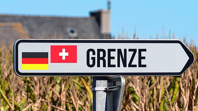 Wohin zum Einkaufen gehen &ndash; nach Deutschland oder in die Schweiz? Die Beantwortung der Frage hängt auch vom Steuersatz ab. Bild: dpa