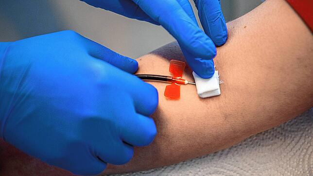 Gehofft wird, dass der Impfstoff auch bei Virus-Mutanten gegen Corona wirkt. Bild: dpa