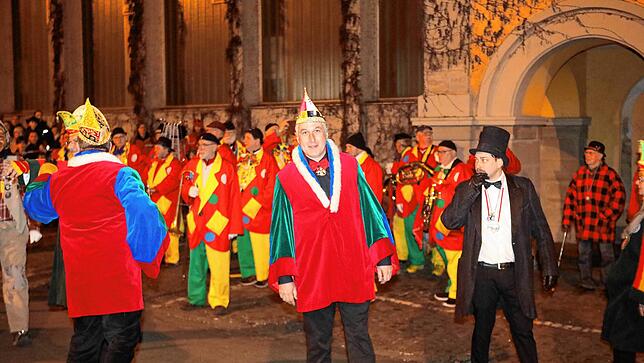 Bild 12: Die Fasnacht wird verbrannt. Hunderte Narren nehmen in Konstanz Abschied