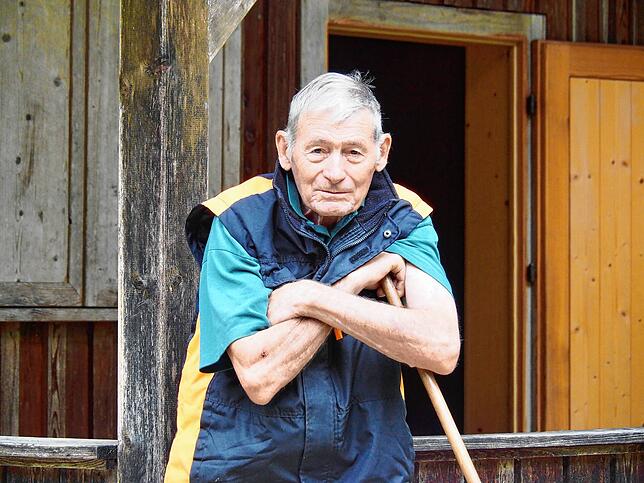 Helmut Hamm an seinem Jestetter Lieblingsort, der Grüthhütte.