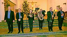 Eine Künstlervereinigung, die sich sehen und hören lassen kann, tritt in St. Cyriak auf. Frank Rieger (Orgel), Rainer Benner (Trompete), ...