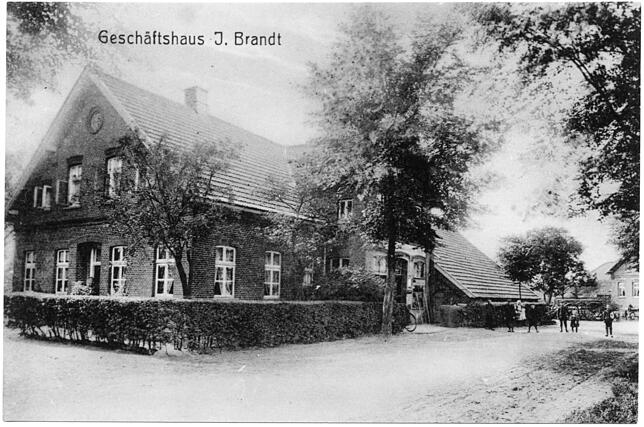 Das Geschäftshaus des alten Jan Brandt im friesischen Ihrhove – auf einem Foto von 1910.