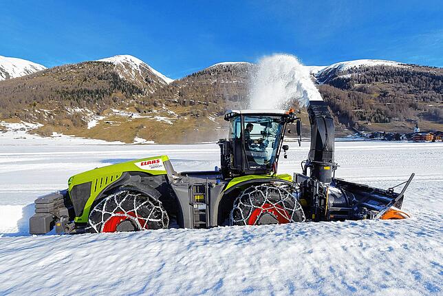 Großtraktor mit MTU-Motor. Bald zieht man sich aus dem Traktoren-Geschäft zurück. Es wird an Deutz aus Köln verkauft.