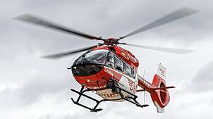 Ein Rettungshubschrauber startet zu einem Einsatz. (Symbolbild)