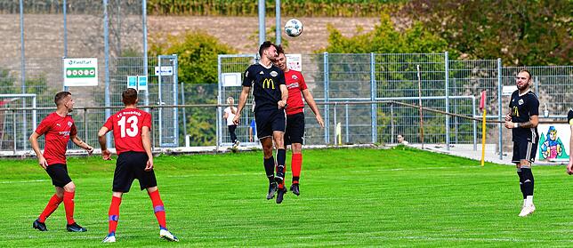 Bild 42: FC Hochrhein besiegt den FC Wallbach deutlich mit 4:0 &ndash; und wir haben die Bilder!