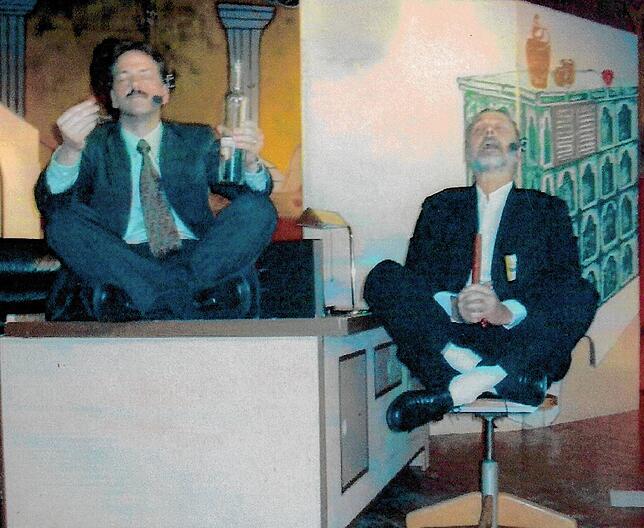 SÜDKURIER-Mitarbeiter Jürgen Waschkowitz berichtete nicht nur viele Jahre über die Arbeit von Johannes Moser. An der Fasnacht traten ...