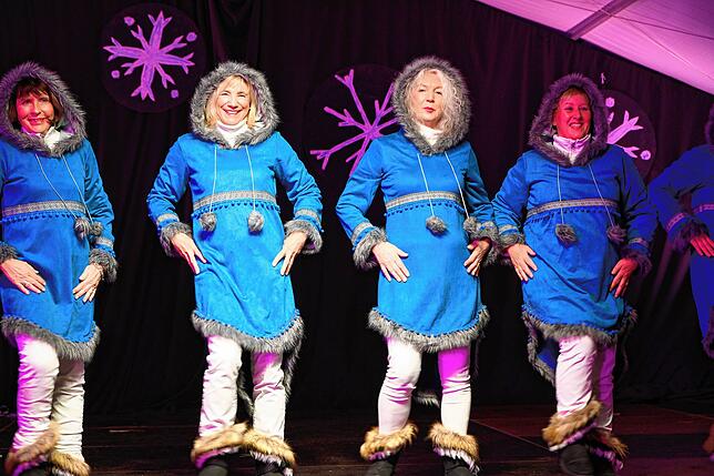 An den Nordpol verschlägt es die Tanzknepfle.