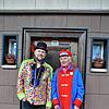 Erznarr Horst Schmid (rechts) hat bei der Narrengesellschaft die Moderation der Kinderfastnacht an Tim Lengsfeld   übergeben. Bild: Hans ...