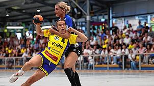 Rahel Müller (im Vordergrund) erzielte zehn Tore gegen Kappelwindeck/Steinbach.