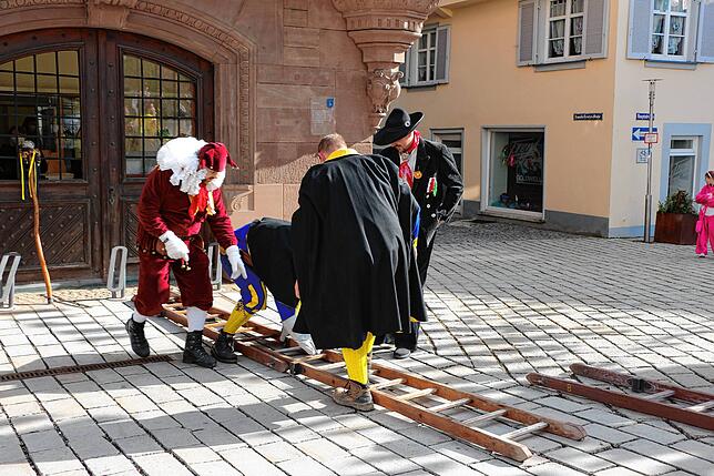 Vorbereitungen für die Entmachtung.
