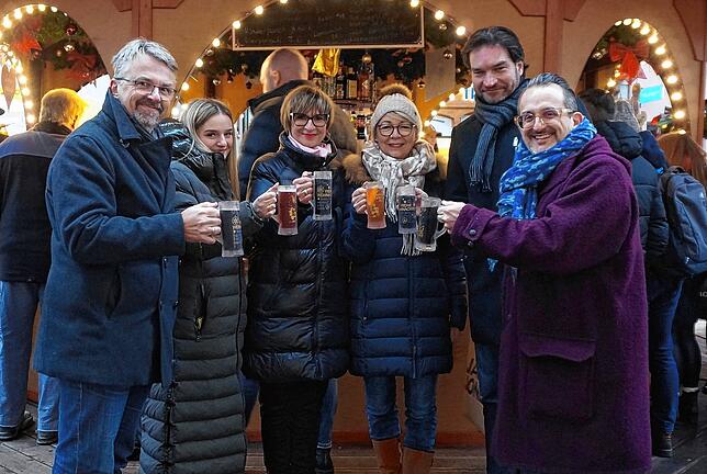 Fröhlich: Oberbürgermeister Martin Gruner (von links), Marie Wartner, Sylvia De Paola, Petra Weber, Volker Seipp und Thomas Wartner ...