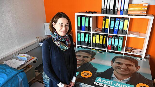 Heike Kempe ist Kreisgeschäftsführerin der CDU, ihr Büro ist in der Ekkehardstraße in Singen. Wahlplakate von Bundestagskandidat Andreas ...
