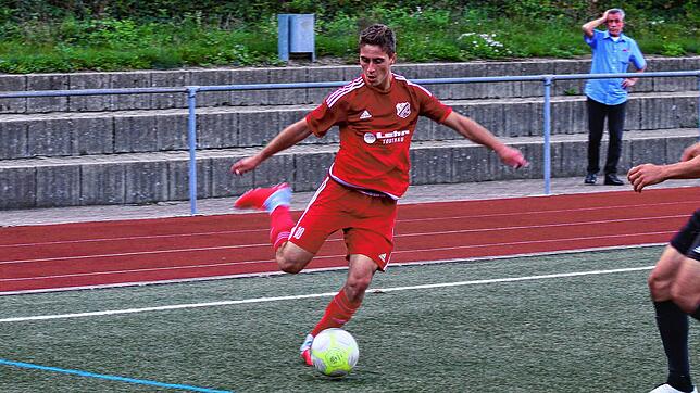 Wechsel im Wiesental: In der kommenden Saison wird Dominik Pfeifer nicht mehr das rote Trikot des FC Schönau tragen, sondern das grüne ...